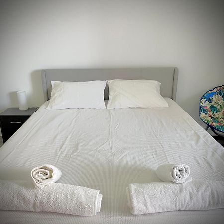 Sea View Apartment & 4 Minutes Walk To The Beach Paço de Arcos Extérieur photo