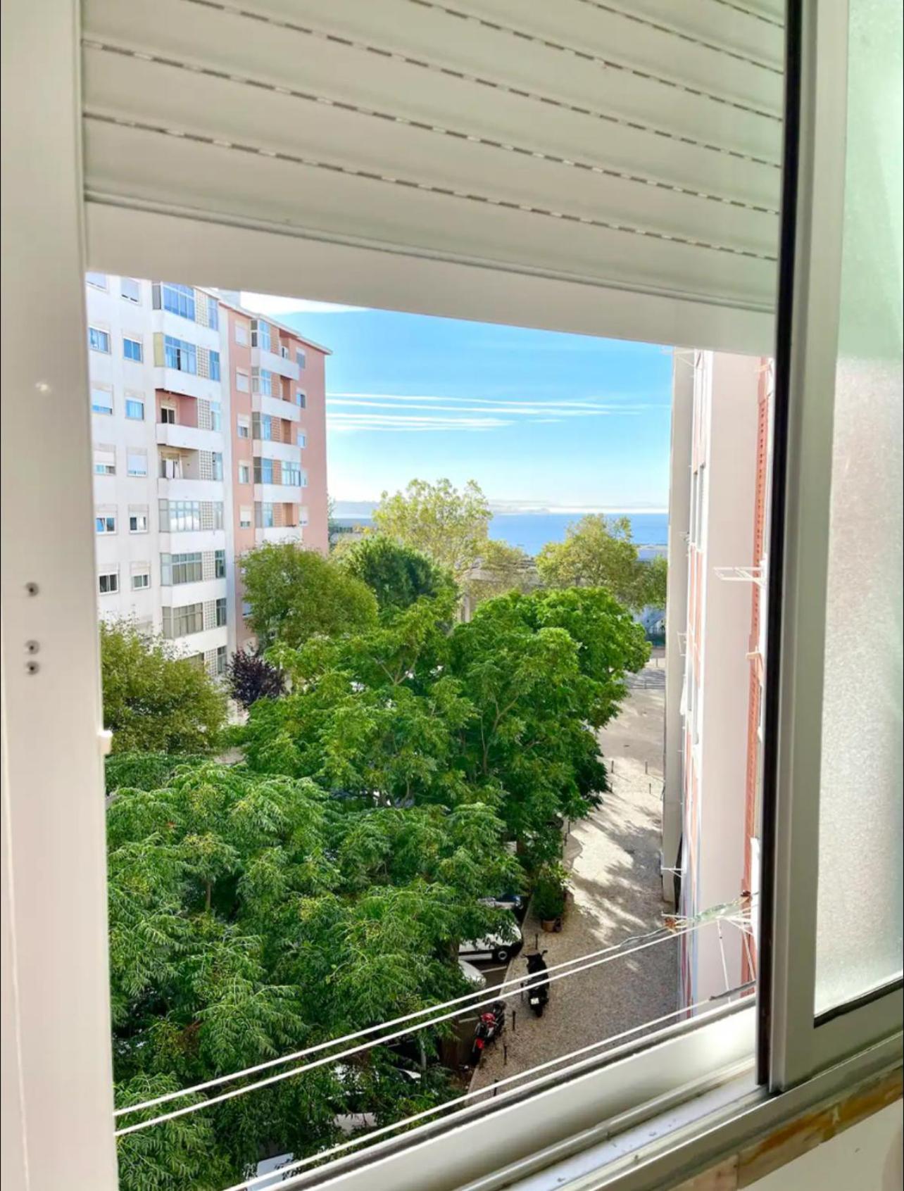Sea View Apartment & 4 Minutes Walk To The Beach Paço de Arcos Extérieur photo