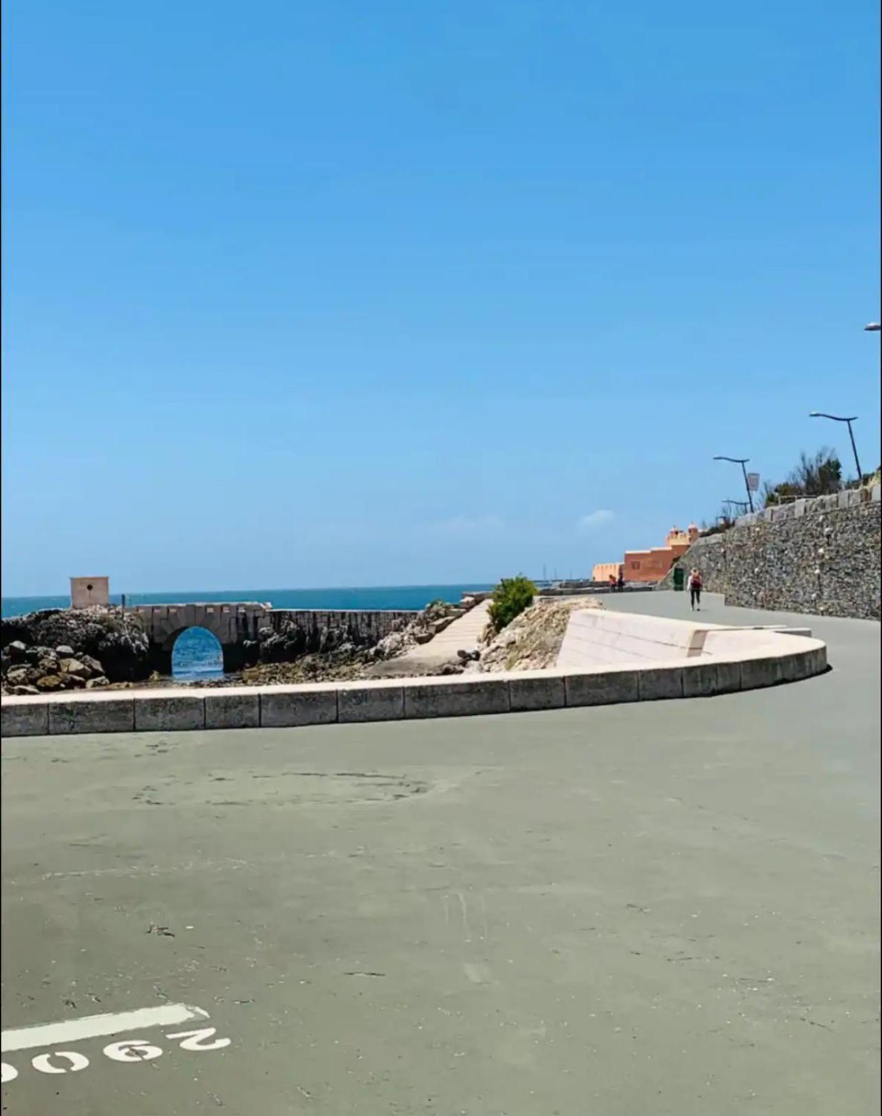 Sea View Apartment & 4 Minutes Walk To The Beach Paço de Arcos Extérieur photo